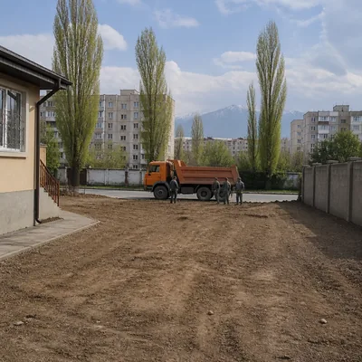 Двор расчищен, бетон вывезен, земля выровнена