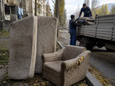 Два матраса и диван — вывоз матраса и старой мебели на утилизацию