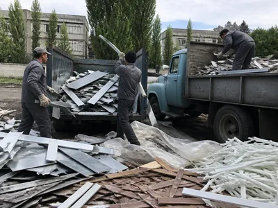 Вывоз обрезков металла и пластика после раскроя