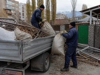Вывоз мусора с дачи с грузчиками